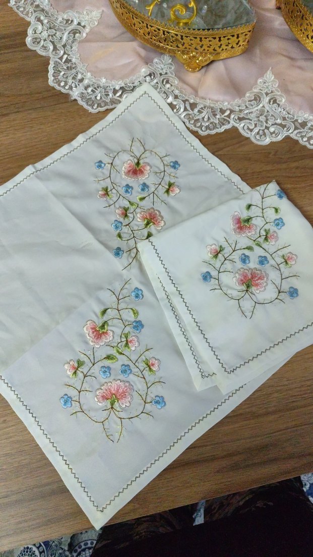 Nakışlı Beyaz Masa Örtüsü - Görsel 2