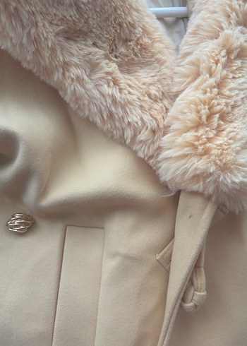 Peluş Detaylı Bej Kadın Midi Kaban - Görsel 2