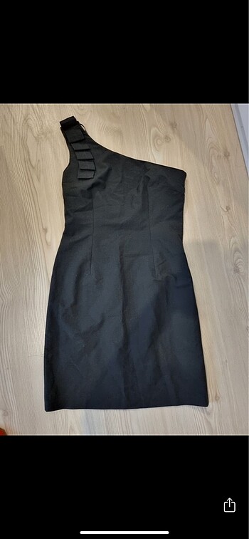 Siyah mini gece elbisesi