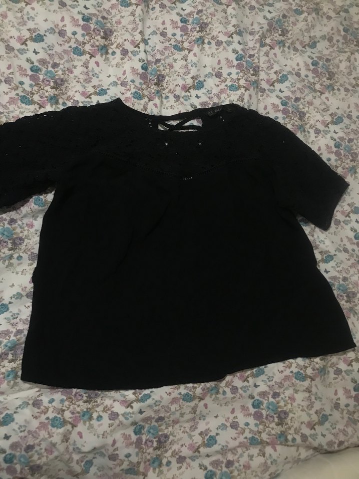 Siyah V Yaka Dantelli Geniş Kesim Bluz - Görsel 2