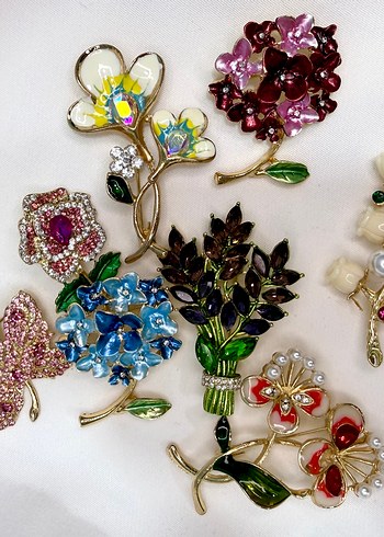 Rengarenk Taşlı Çiçekli Broşlar - Görsel 2