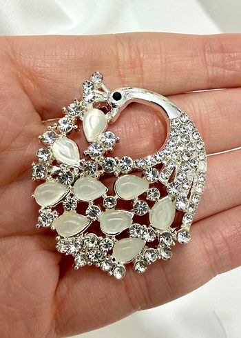 Zarif Beyaz Taşlı Tavus Kuşu Broş - Görsel 2