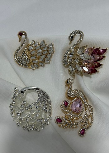 Zarif Beyaz Taşlı Tavus Kuşu Broş - Görsel 4