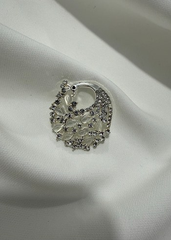 Zarif Beyaz Taşlı Tavus Kuşu Broş - Görsel 3