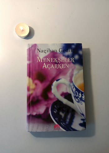 Menekşeler Açarken - Nagihan Gedik