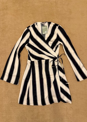 H&M kruvaze Uzun Kollu Beyaz Siyah Çizgili Saten Elbise - Görsel 3