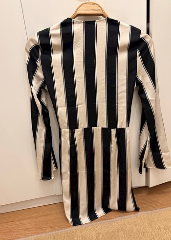 H&M kruvaze Uzun Kollu Beyaz Siyah Çizgili Saten Elbise - Görsel 7
