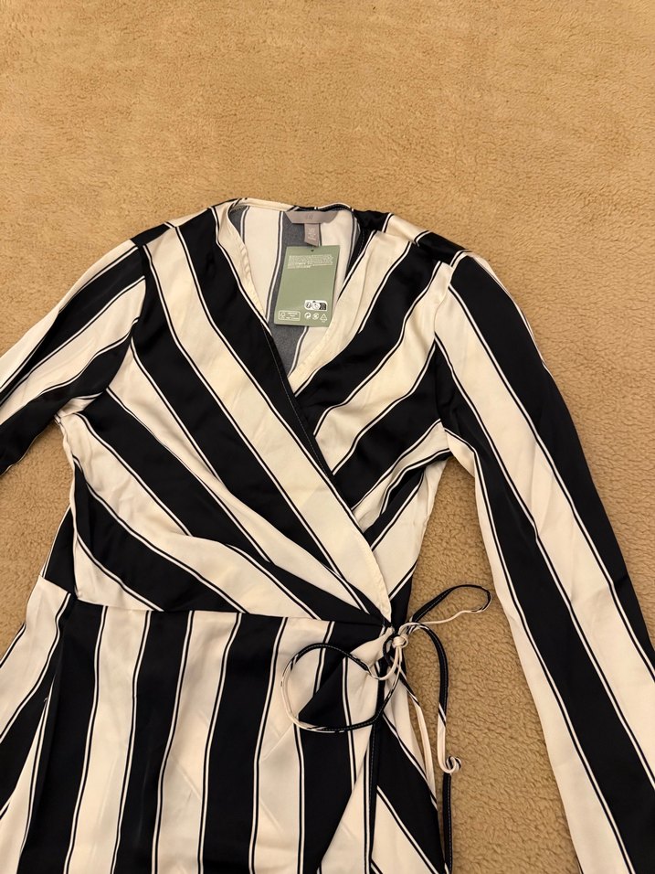 H&M kruvaze Uzun Kollu Beyaz Siyah Çizgili Saten Elbise - Görsel 4