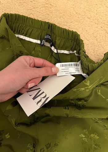 ZaraKadın Yeşil Saten Pantolon - Görsel 4