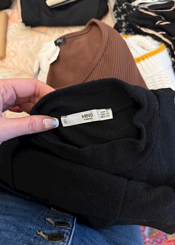 Mango Siyah Yüksek Yakalı Kadın Bluz - Görsel 3