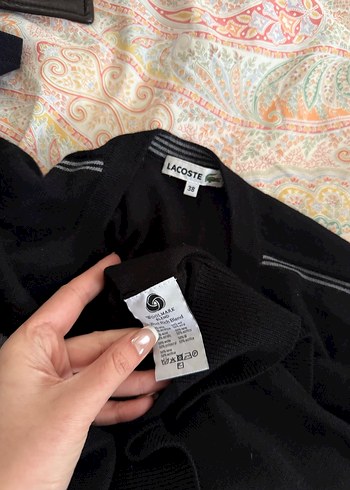 Lacoste Gri Puantiyeli Siyah V Yakalı Kadın Kazak - Görsel 4