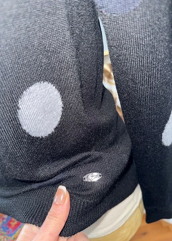 Lacoste Gri Puantiyeli Siyah V Yakalı Kadın Kazak - Görsel 3