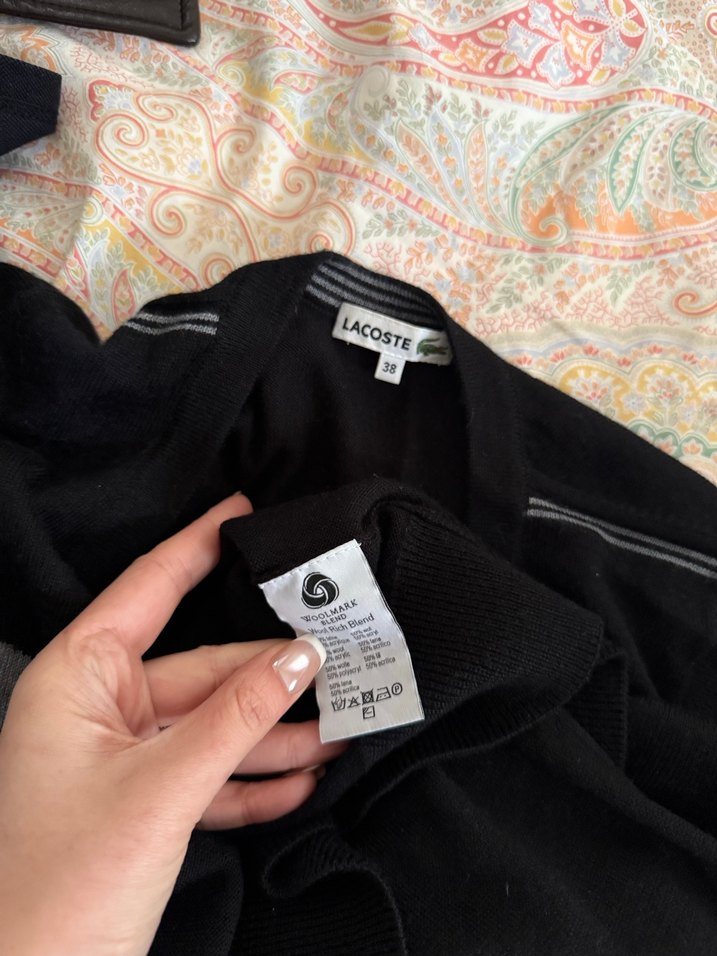 Lacoste Gri Puantiyeli Siyah V Yakalı Kadın Kazak - Görsel 4