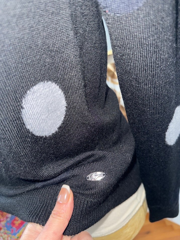 Lacoste Gri Puantiyeli Siyah V Yakalı Kadın Kazak - Görsel 3