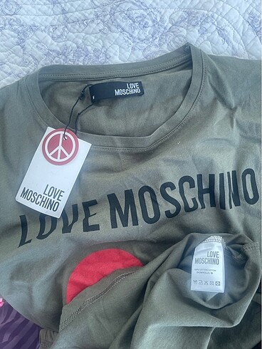 m Beden haki Renk Love Moschino tshirt