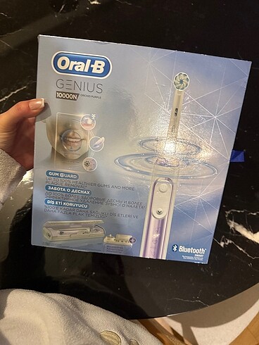 ORAL-B GENİUS 1000N diş fırçası