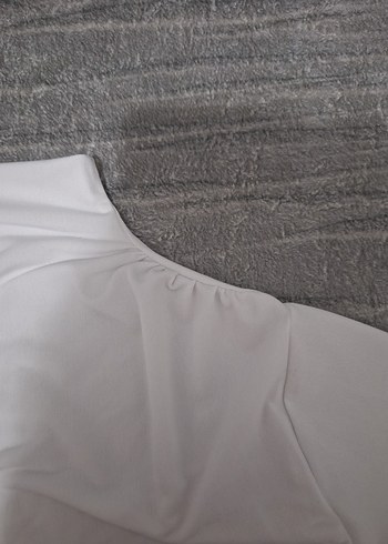 Beyaz Drapeli Yüksek Yakalı Kadın Bluz - Görsel 4