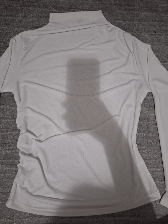 Beyaz Drapeli Yüksek Yakalı Kadın Bluz - Görsel 2