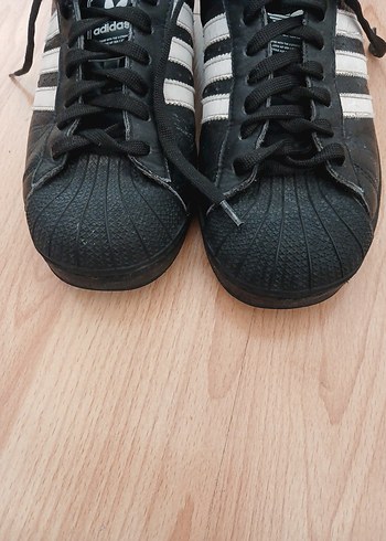 Siyah Adidas Spor Ayakkabı hafif defo var göze çarpmıyor - Görsel 7