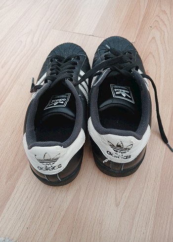 Siyah Adidas Spor Ayakkabı hafif defo var göze çarpmıyor - Görsel 5