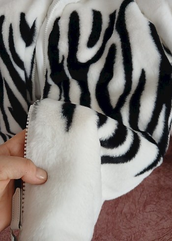 Zebra Desenli Suni Kürk Kadın Ceket geniş beden - Görsel 5