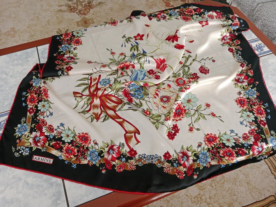 Çiçek Desenli Armine İpek eşarp - Görsel 2