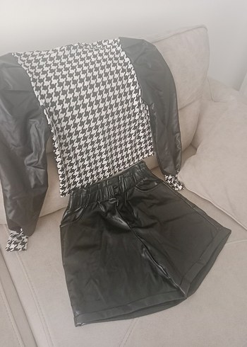 Siyah Deri  Mini Şort ve bady - Görsel 2