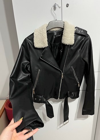 Kürk Detaylı Siyah Mini Deri Biker Ceket - Görsel 2