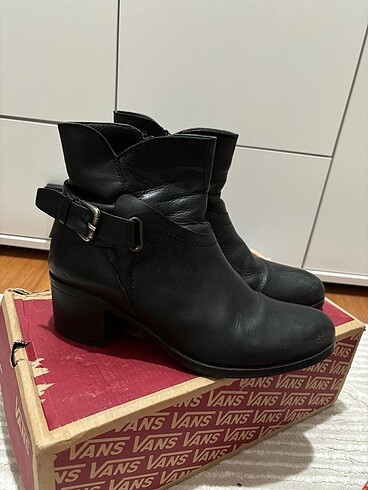 Steve Madden Bot