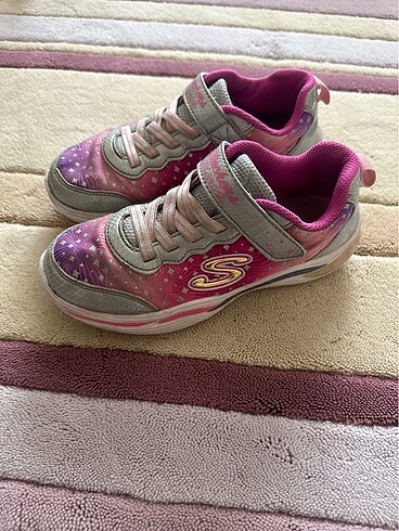 Orjınal üründür skechers kız çocuk spor ayakkabısı ışıkları yanı