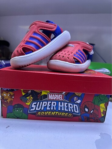 20 Beden Adidas kırmızı mavi sandalet 20 numara