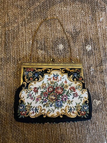 Petit point cluch