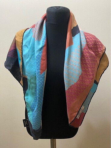 Versace 16.96 eşarp