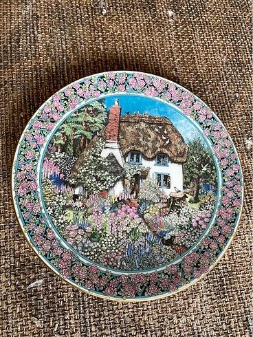Royal Worcester süs