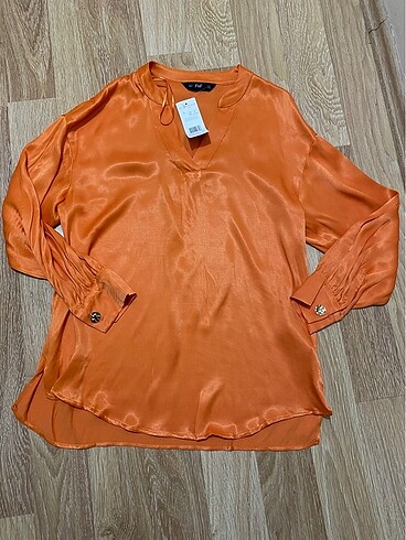 40 Beden turuncu Renk F&F bluz