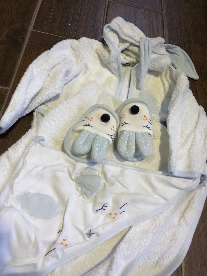 Beyaz Nakışlı Erkek Çocuk Bornoz ve Terlik Seti - Görsel 5