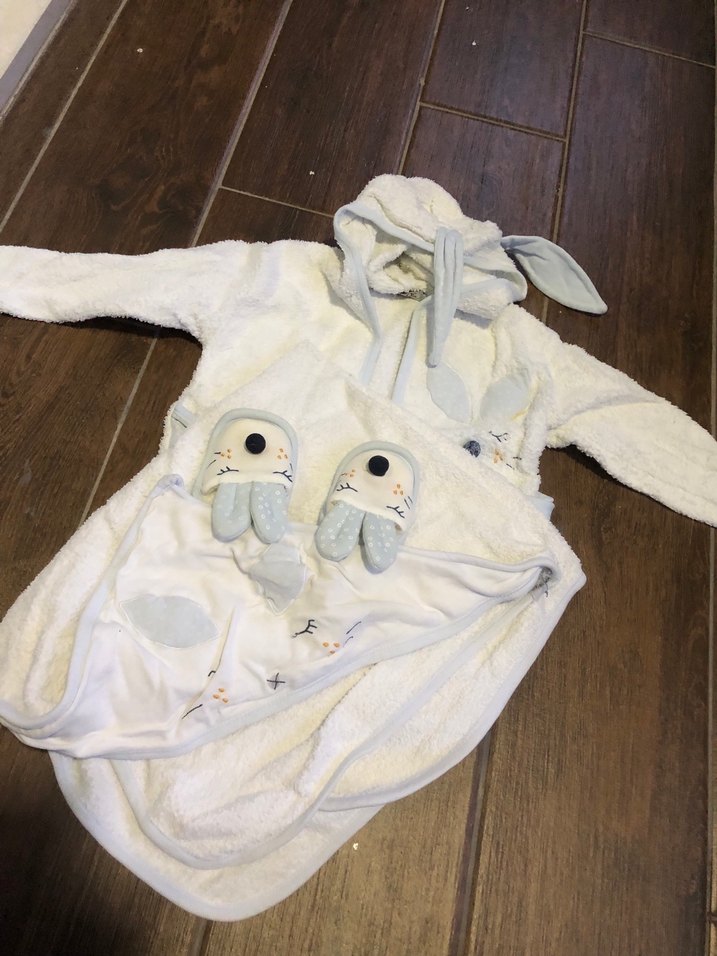 Beyaz Nakışlı Erkek Çocuk Bornoz ve Terlik Seti - Görsel 3