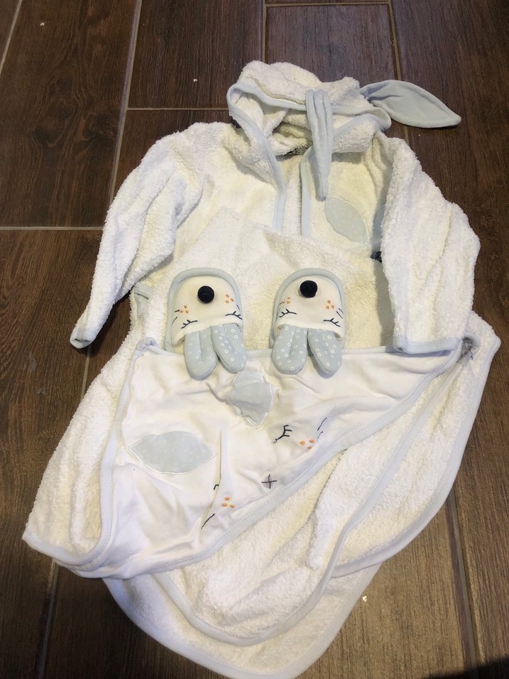 Beyaz Nakışlı Erkek Çocuk Bornoz ve Terlik Seti - Görsel 4