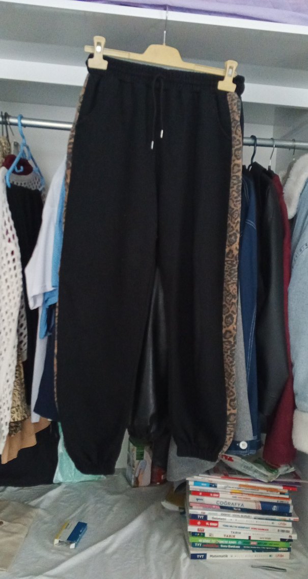 Kadın Siyah Yılan Desenli Kemerli Eşofman - Görsel 2