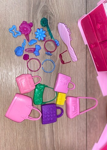 Barbie giysi dolabı - Görsel 3
