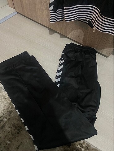 l Beden siyah Renk Hummel eşofman takımı