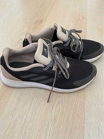 Adidas spor ayakkabı
