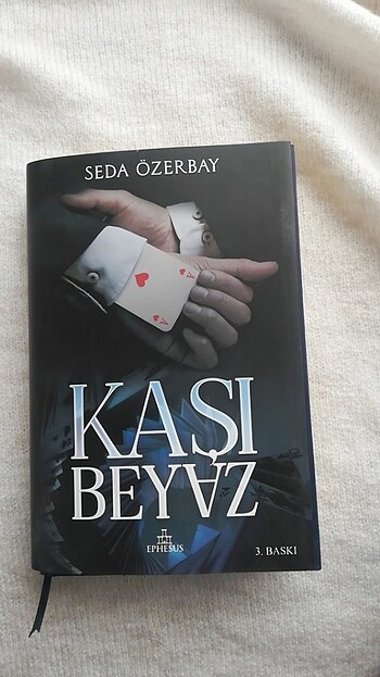 Seda Özerbay Kaşı Beyaz