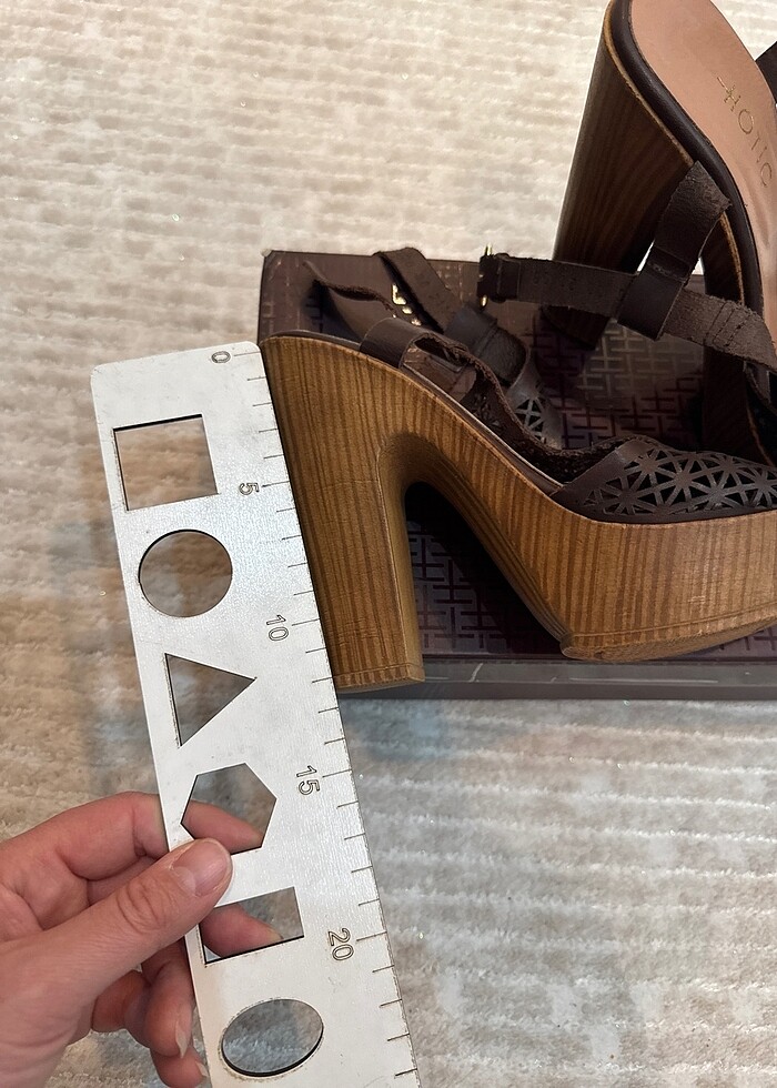 Topuklu sandalet - Görsel 3