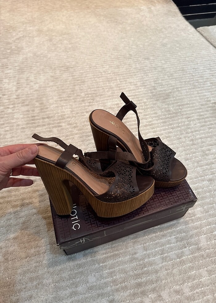 Topuklu sandalet - Görsel 2