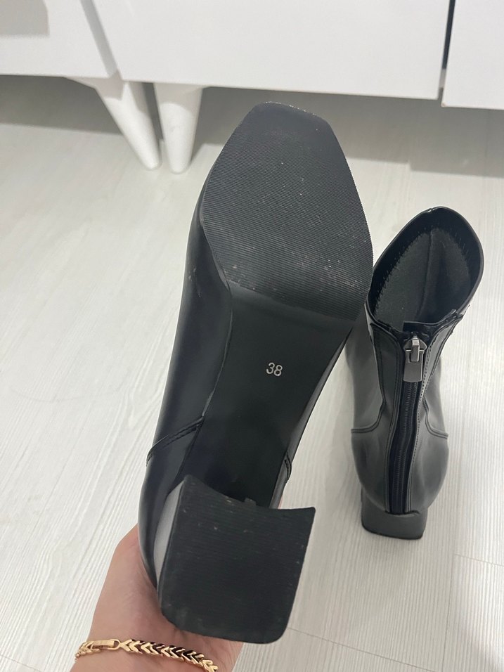 Siyah Deri Topuklu Kadın Bot - Görsel 3