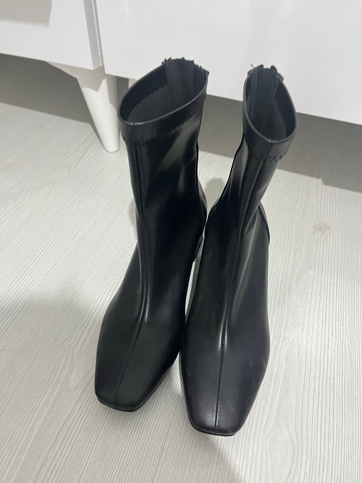 Siyah Deri Topuklu Kadın Bot - Görsel 2