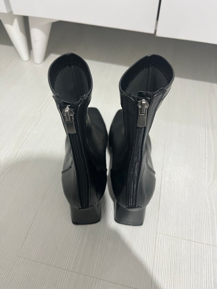 Siyah Deri Topuklu Kadın Bot - Görsel 4