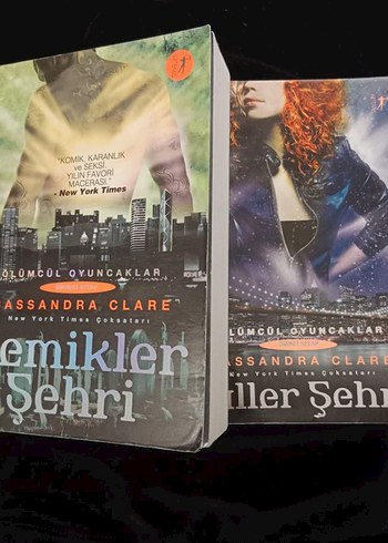 Ölümcül Oyuncaklar Serisi - İki Kitap