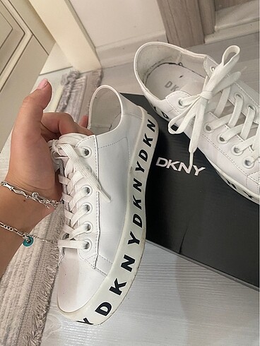 37,5 Beden dkny spor ayakkabı